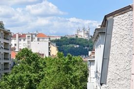 Saxe & the City: Balcon avec vue sur la basilique de Fourvière