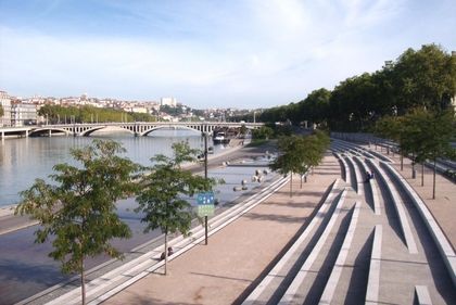 Berges du Rhône: 5 minutes à pied !